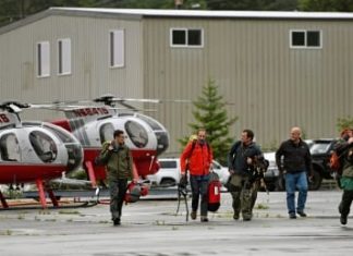 6 dead in Alaska sightseeing plane crash, U.S. Coast Guard says